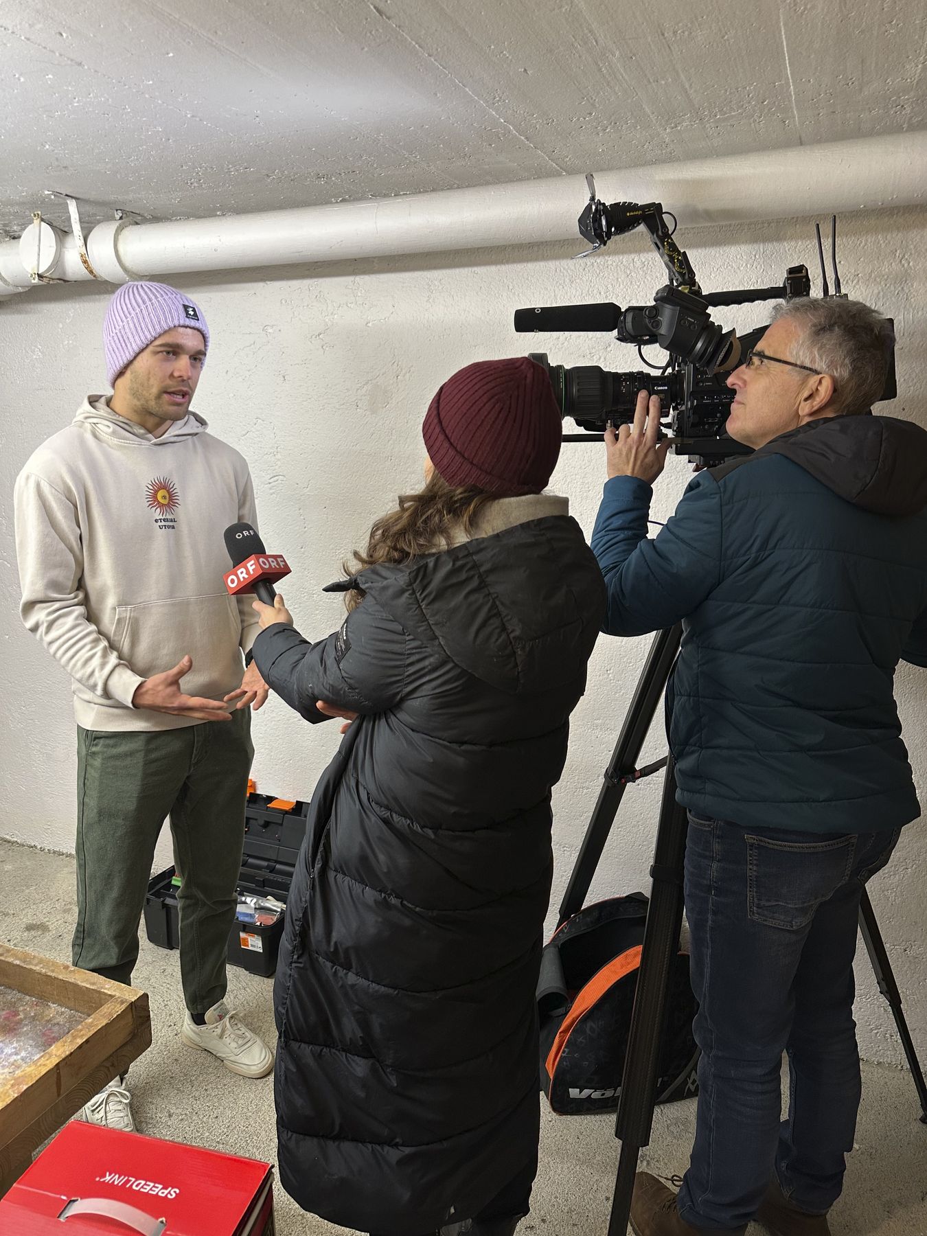 Lucas Kampf im Interview mit einem ORF-Kamerateam